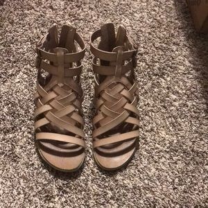 Woman’s Blowfish Sandal